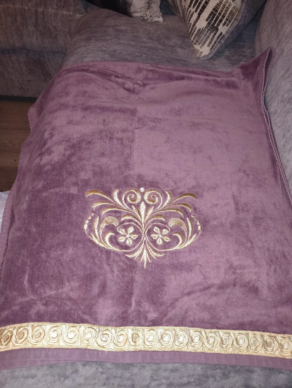 Plush Mauve Embroidered Bath Towel NWOT